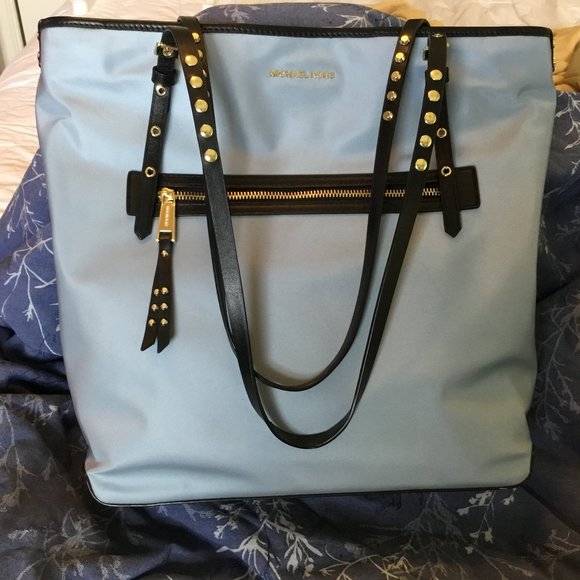 Michael Kors Handbags - Michael Kors Leila Large Nylon Tote
